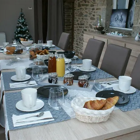 Aux Agapanthes Bed & Breakfast Pluherlin