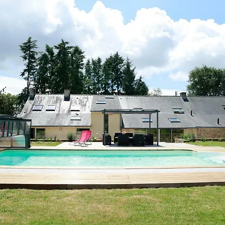Aux Agapanthes Bed & Breakfast Pluherlin